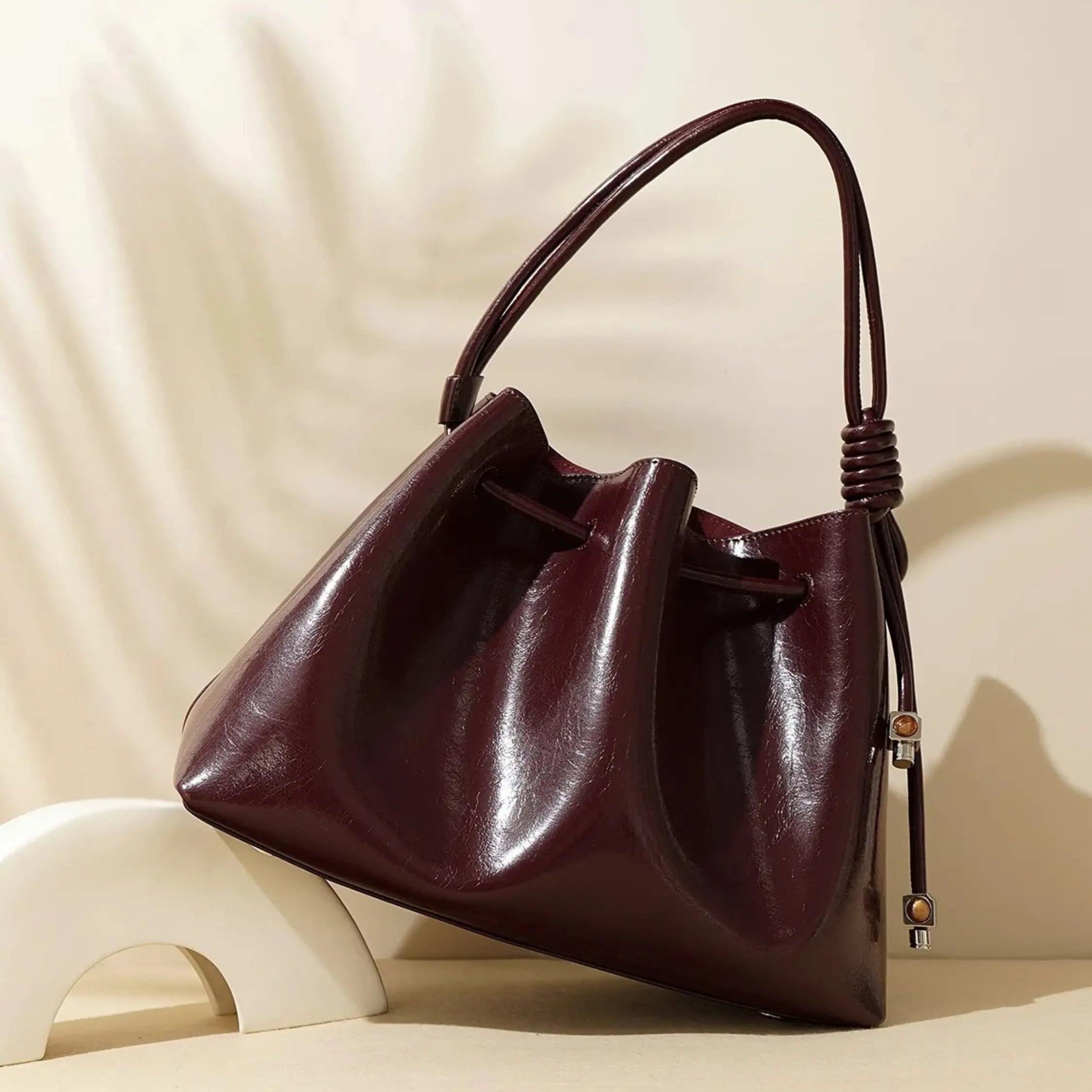 Friederike - Glänzende Kordelzugtasche