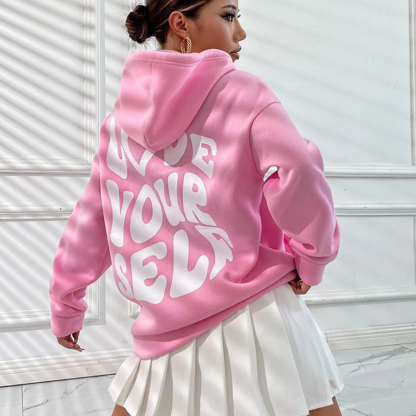 Oversized Hoodie Damen – Schwarzer Kapuzenpullover mit „Love Yourself“ Rückendruck