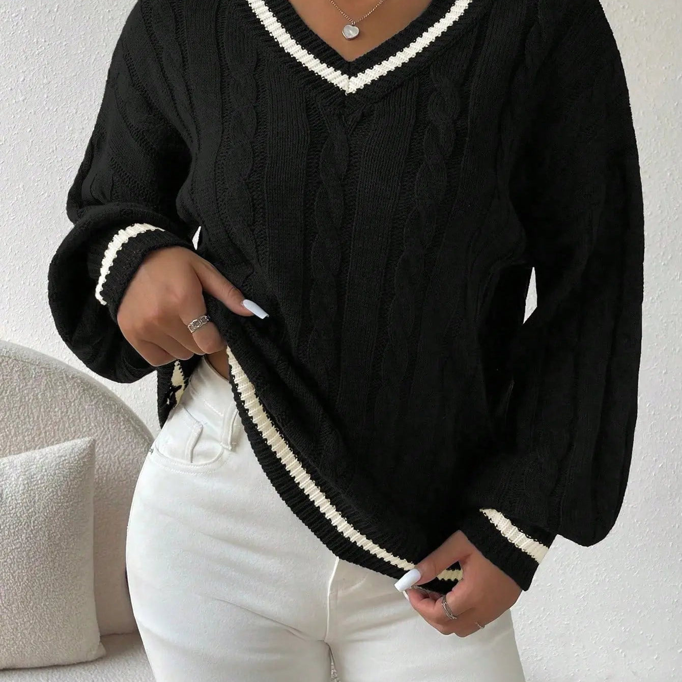 Freja | Gestreiftes Kabelstrickpullover Mit V Neck