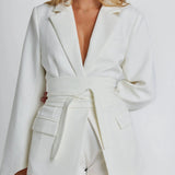 Janina – Eleganter Damenblazer mit Gürtel