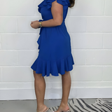 Feminina – Rüschenkleid mit V-Ausschnitt