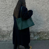 Emilia | Große gewebte Damen-Tote aus veganem Leder mit Reißverschluss