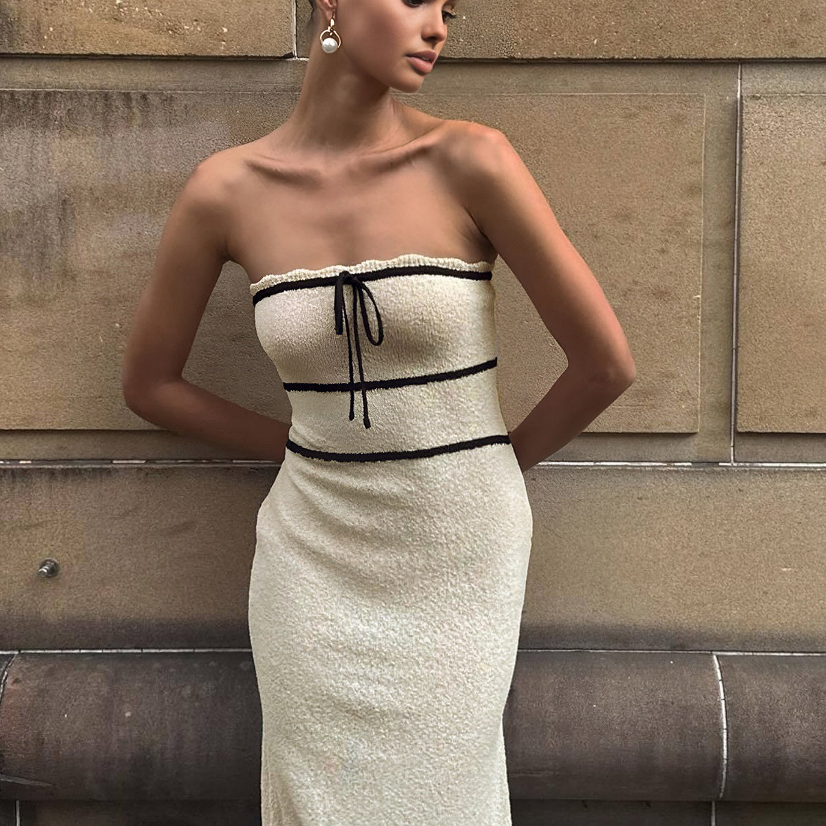 Amelie – Schulterfreies Bouclé-Kleid