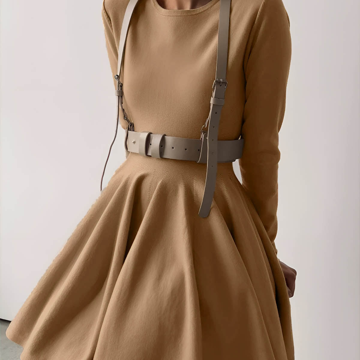 Alina | Robe patineuse élégante pour femme de couleur crème à manches longues