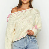 Bea | One Shoulder Chunky Knit Pullover mit rosa Kontrastband Schleife Akzente
