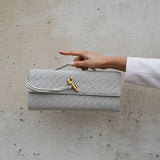 Finja - Clutch aus Kunstleder geflochten