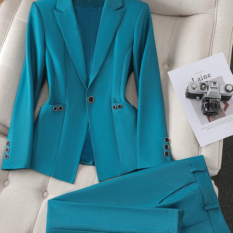 Eleganter - Damenanzug mit tailliertem Blazer