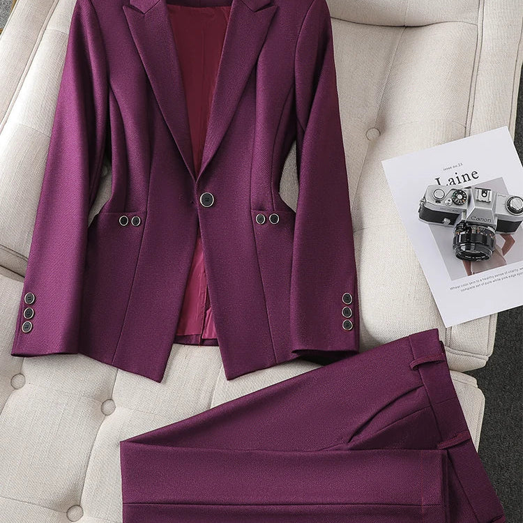 Eleganter - Damenanzug mit tailliertem Blazer
