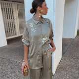 Utility – Satin-Jumpsuit mit weitem Bein