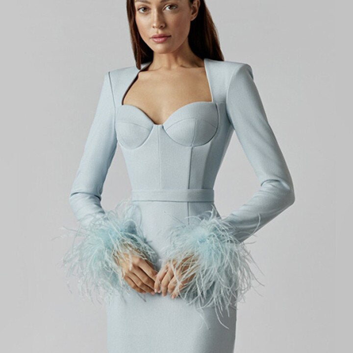 Sofia – Kleid mit Federärmeln