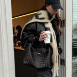 Carlee | Geflochtene Mini-Tasche mit edlem Akzent