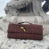 Finja - Clutch aus Kunstleder geflochten