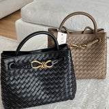 Carlee | Geflochtene Mini-Tasche mit edlem Akzent