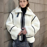 Dominique | Lässige Jacke mit Pelzkragen und Farbblockierung