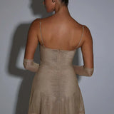 Anna – Glitzerndes Minikleid mit Handschuhen