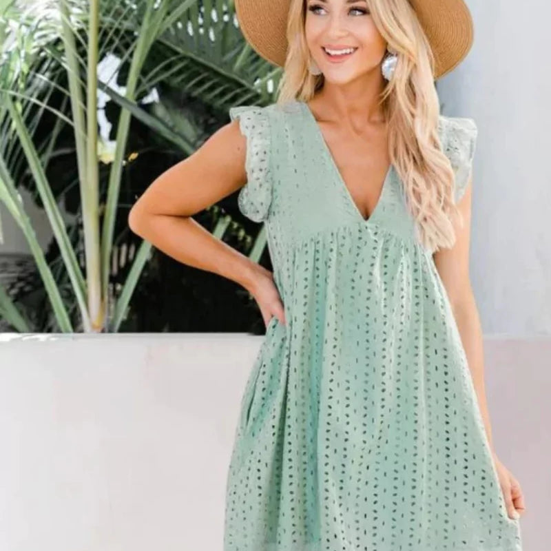 Robe d'été avec broderie anglaise et col en V – coupe ample