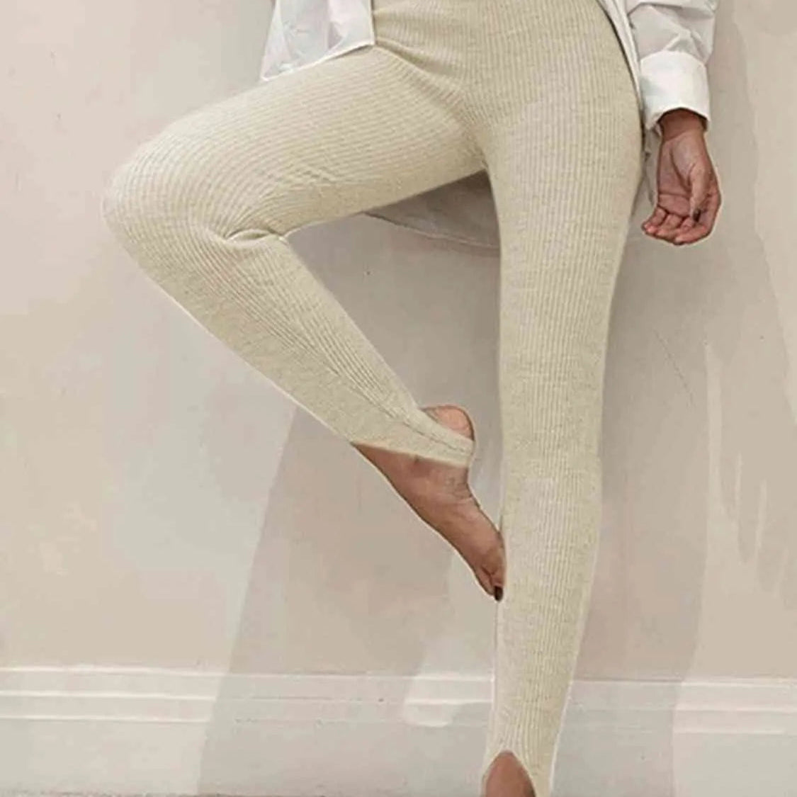Mara – Gerippte Mid-Waist-Leggings