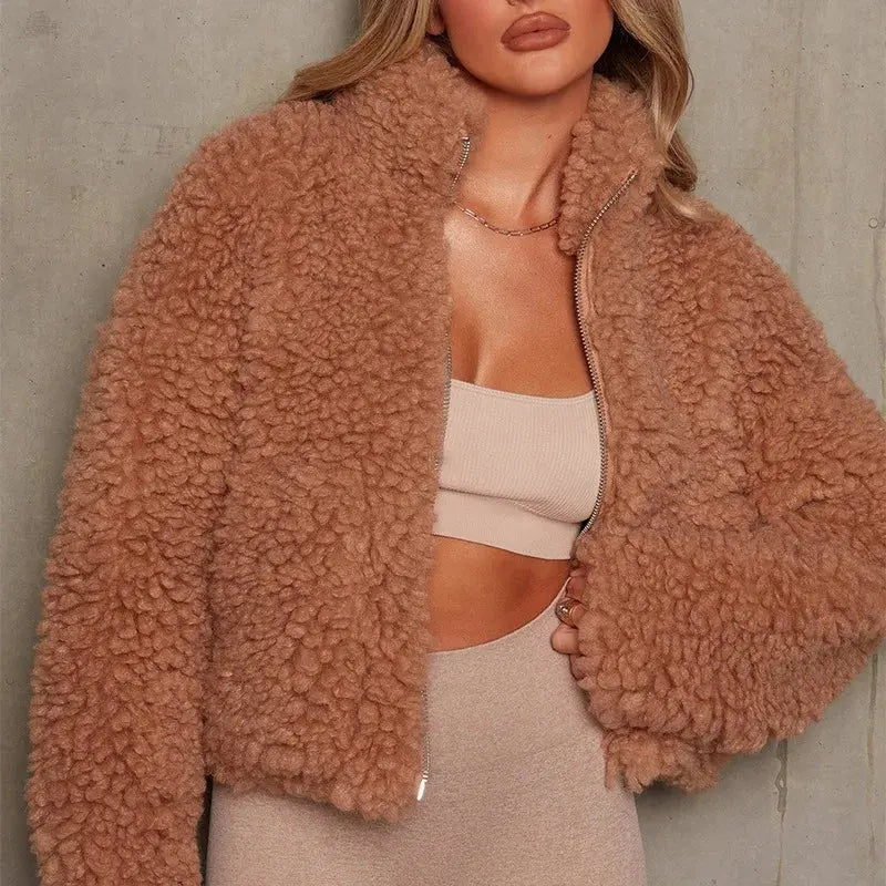 Cleo | Kuschelige Teddyjacke in Zimtbraun mit Zipper & Cropped-Schnitt