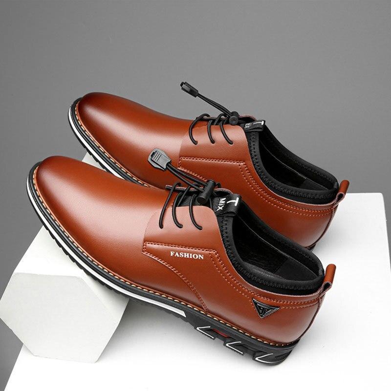 Klassische - Schnürschuhe aus PU-Leder