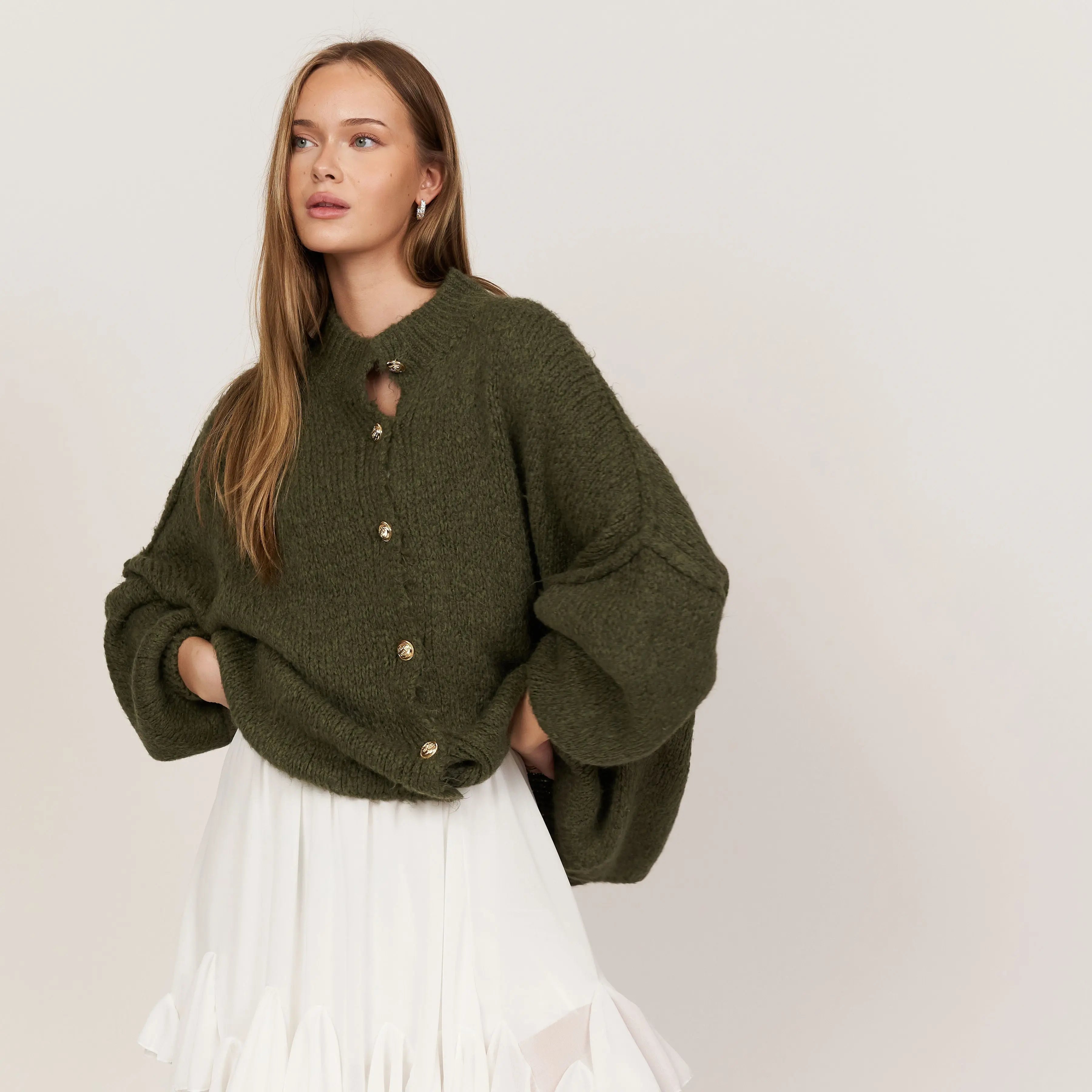 Bella | Übergroße Strick-Cardigan mit Goldknöpfen