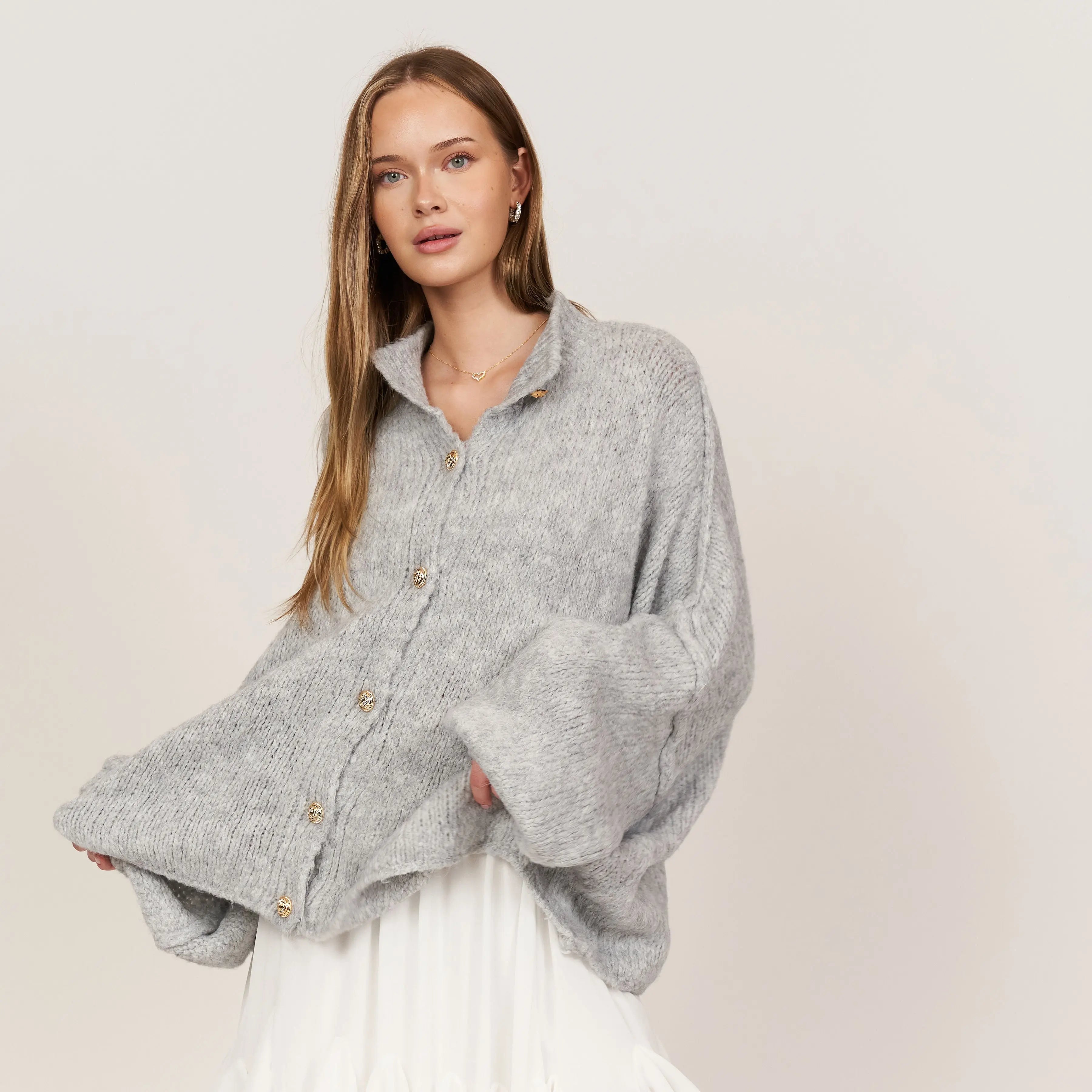 Bella | Übergroße Strick-Cardigan mit Goldknöpfen